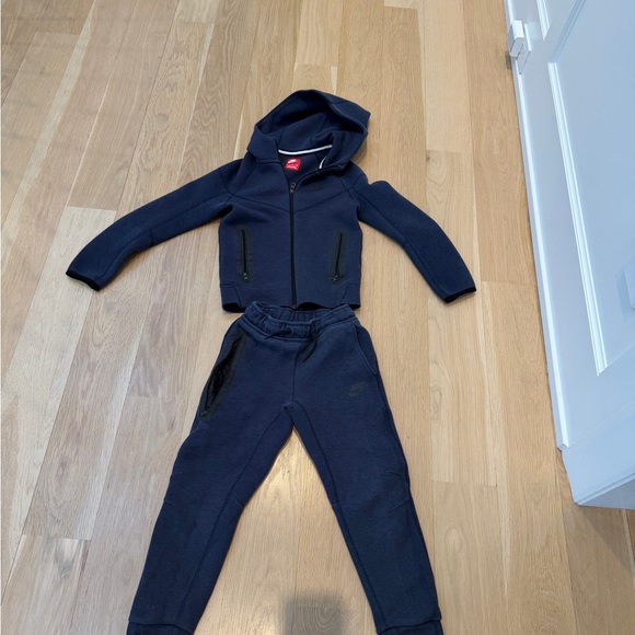 Nike Tech Hoodie & Joggers boys size small